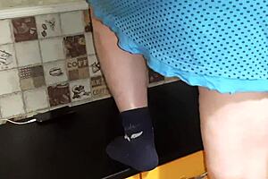 Cleaning kitchen I accidentally flashed my pussy