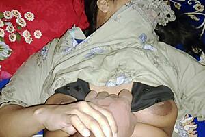 Horny Stepsister Shares Wet Pussy Bed With Stepbrother Closeup!