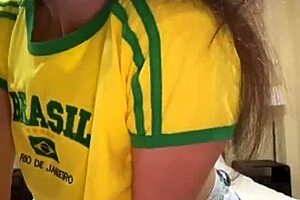 hey friend my big boobs look hot in short shorts