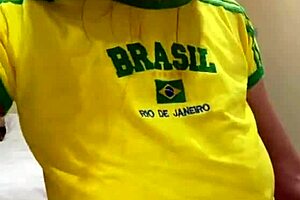 hey friend my big boobs look hot in short shorts