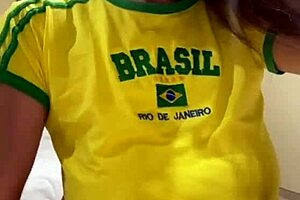 hey friend my big boobs look hot in short shorts