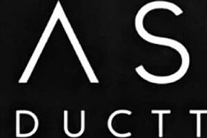 Gostosa empregada, quer anal na cozinha ou não?