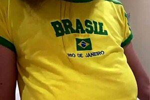 hey friend my big boobs look hot in short shorts