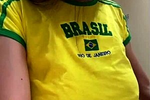 hey friend my big boobs look hot in short shorts