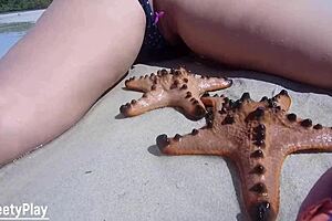 remote vibe buzzes me nude on public beach 😈🏖️🍑