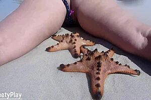 remote vibe buzzes me nude on public beach 😈🏖️🍑