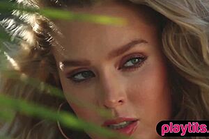 Does petite Aussie blonde milf strip her skinny body outdoors?