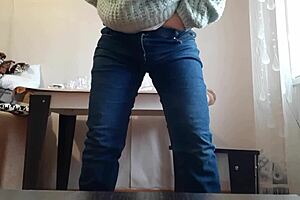 Secretary Masturbates In Office Jeans To Orgasm Relief?