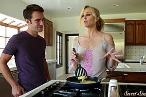 Glamorous stepmom gets pussy licked then fucked hard 😍💦