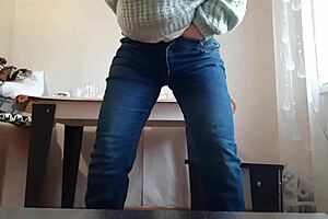 Secretary Masturbates In Office Jeans To Orgasm Relief?