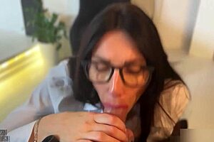 secretary blows interview with face full of hot cum