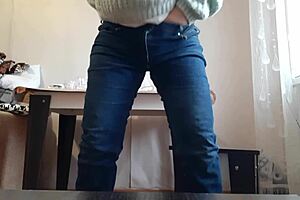 Secretary Masturbates In Office Jeans To Orgasm Relief?