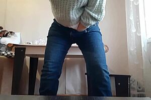 Secretary Masturbates In Office Jeans To Orgasm Relief?