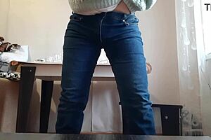 Secretary Masturbates In Office Jeans To Orgasm Relief?
