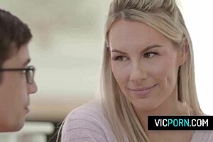 Bunny Madison's steamy student lesson gone wild! 🔥🍑