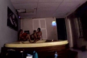 safadeza milf lady joy cardozo descontração sauna pussy play