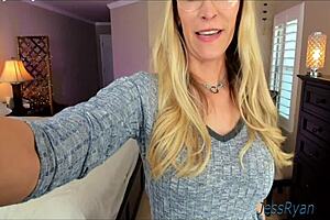 hot wife jess ryan twerks ass on dildo while masturbating