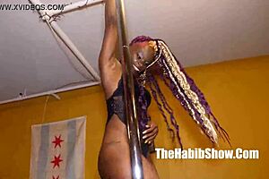 Chocolate Fuck Doll Milf Fingers Ghetto Pussy in Sexy Ethnic Fetish Play.