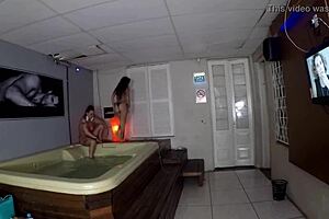 safadeza milf lady joy cardozo descontração sauna pussy play