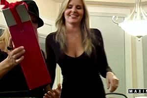 ASIAN COUGAR MAXINE X VIBRATES BONDAGE LESBIAN VELVET SKYE INTO PUSSY SUBMISSION!