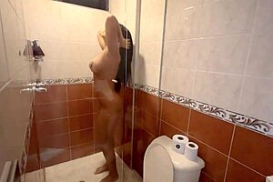 Roxy Gutierrez seduces roommate for face cumshot 😘💦