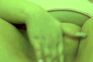 sh i want ya to kiss me... but after i squirt all over ya down there 😩💦