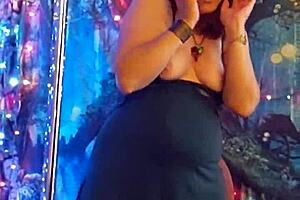 hotwife steffi's pussy dancin' n showin' off