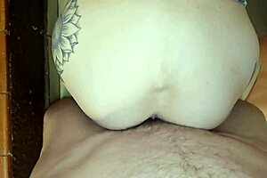 POV laundry milf doggystyle pussy fuck creampie skinny feet muscular tattoo!