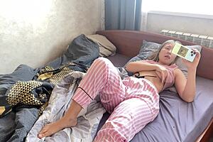 Who's stroking faster watching her homemade orgasm?