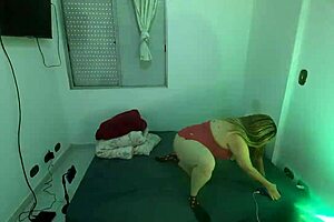 Loira Gostosa Seduces Technician With Big Clit