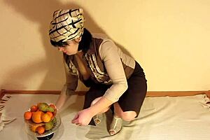 waitress stuffs fruit in pussy at work 😩🍆💦