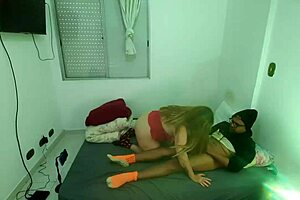 Loira Gostosa Seduces Technician With Big Clit