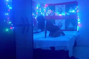 i strip naked flashin my big natural tits pussy at christmas with old cam