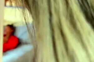 madrasta excitada me pega batendo punheta e da buceta e cuzinho pra nao gastar porra engolindo tudo