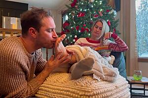 Santa's Wrinkled Feet Lick And Toe Suck Obsession Revealed!