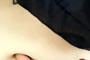 Watch me finger her sexy latina belly button fetish in park