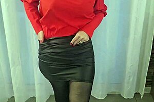 Wanna see my huge ass after I peel off leather skirt and nylons?