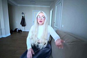 leggings-clad young stepmom offers wet pussy deal to skip her stepdaughter fuck