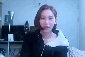 skinny korean girl shorts let panties peek bigo live moments