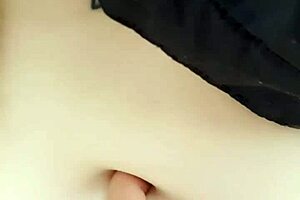 Watch me finger her sexy latina belly button fetish in park