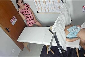 madrasta leva enteada ao médico safado... exames viram foda no hospital, ai caralho!