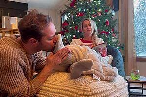 Santa's Wrinkled Feet Lick And Toe Suck Obsession Revealed!