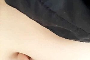 Watch me finger her sexy latina belly button fetish in park
