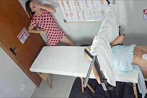 madrasta leva enteada ao médico safado... exames viram foda no hospital, ai caralho!