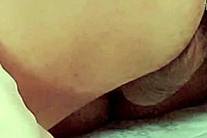 素人貧乳オナホ主婦がツルツルパイパンに中出し射精！舞40代ハメ撮り大好き主婦。