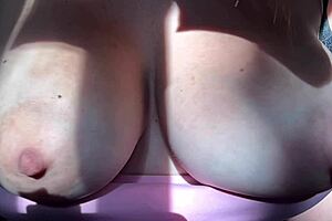 italian milf's big tits bounce wildly