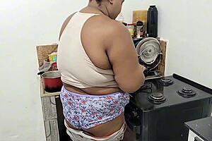 Madrasta squirts hard seeing her in panties homemade brazilian