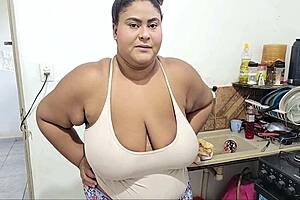 Madrasta squirts hard seeing her in panties homemade brazilian