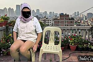 i catch step sis on balcony, she begs me to grope her hairy pussy outdoor! 😏🌳💦