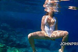 underwater anal surprise drowns in ecstasy